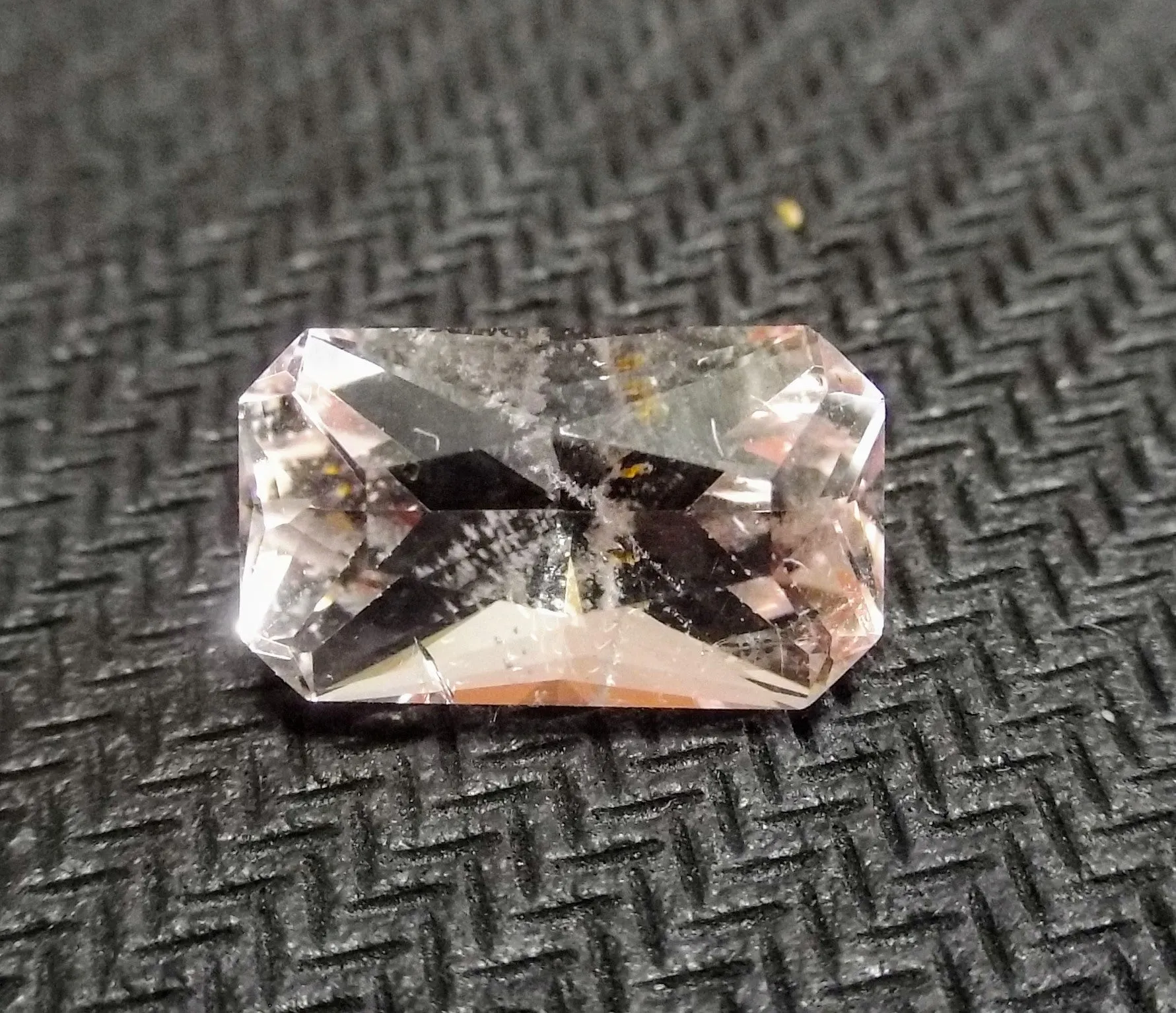 4.17ct PEACH PINK SHATTER ME MORGANITE