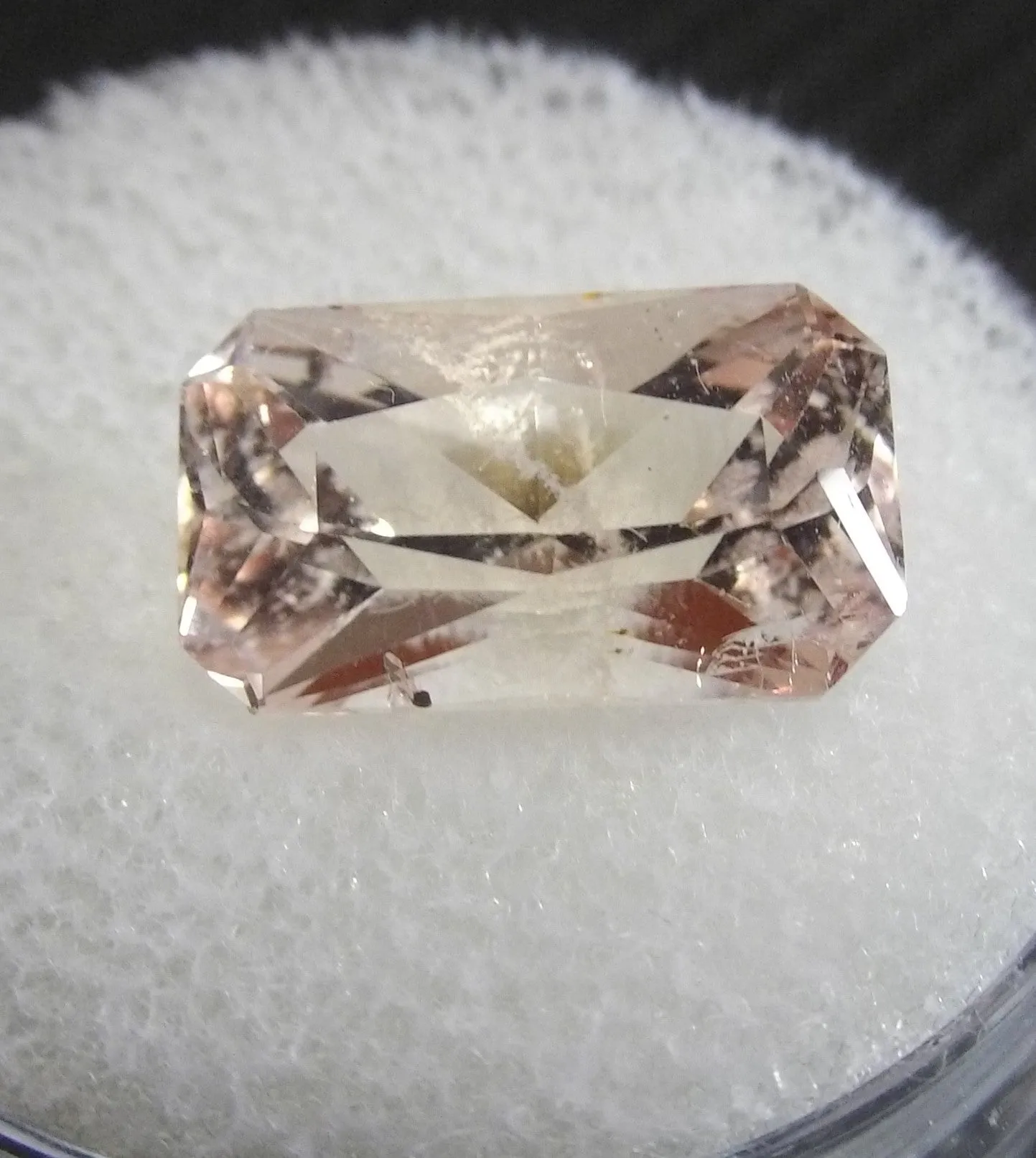 4.17ct PEACH PINK SHATTER ME MORGANITE