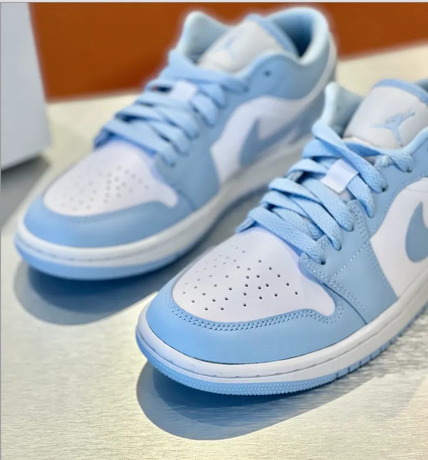 Air Jordan 1 Low Wmns Aluminium / Ice Blue 