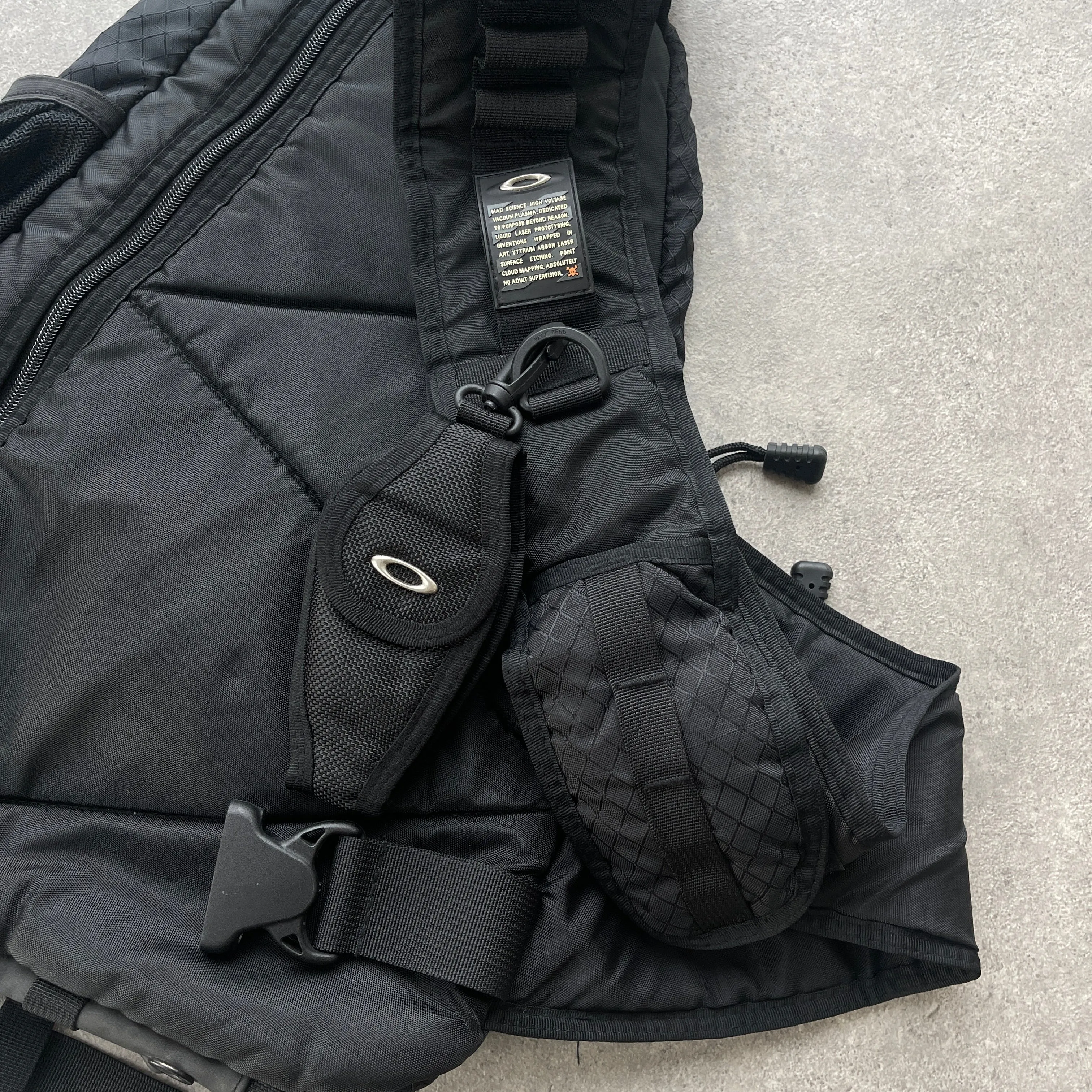 Oakley Software RARE 2000s technical sandbag sling bag (20”x15”x8”)