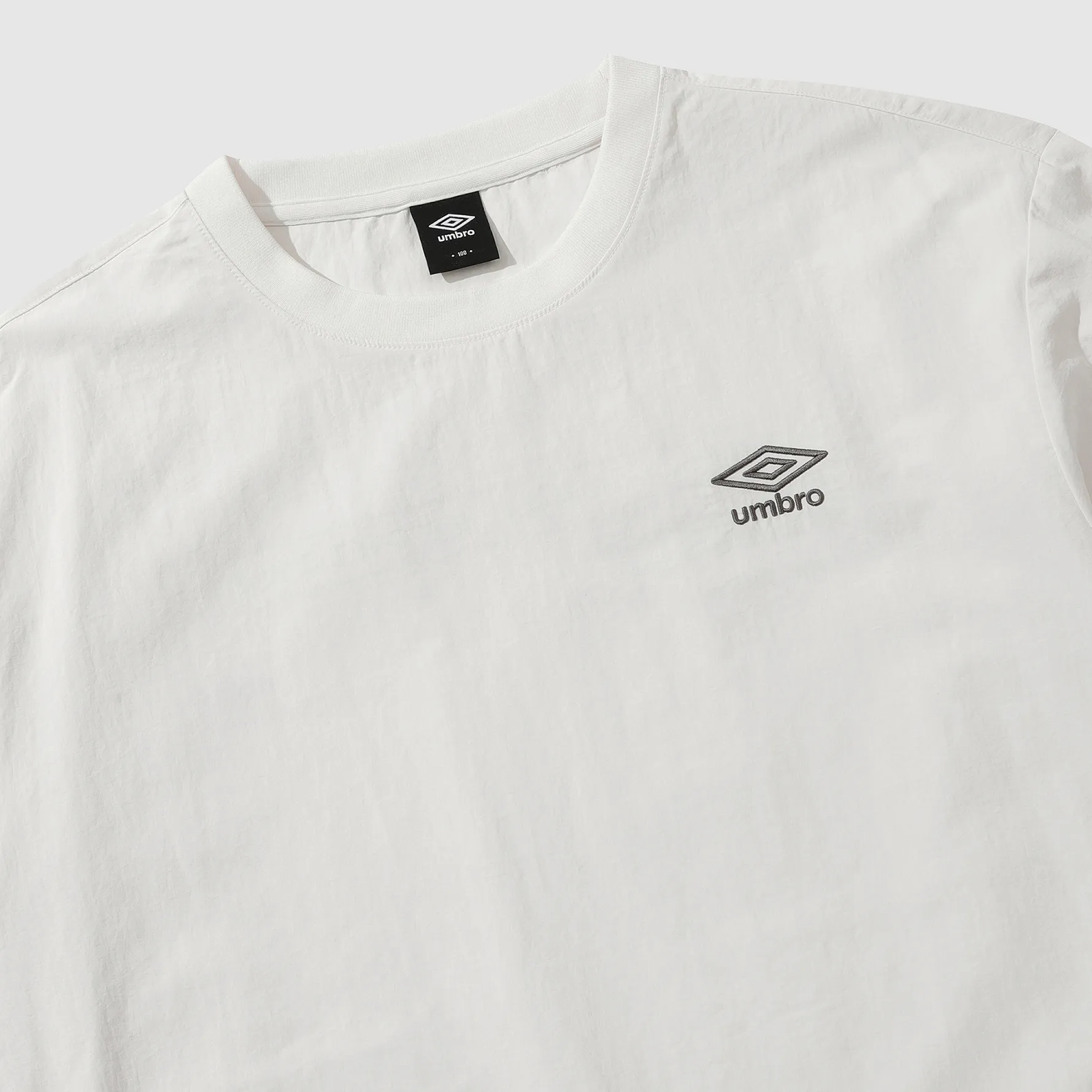 UMBRO  |Nylon U-Neck Plain Short Sleeves T-Shirts