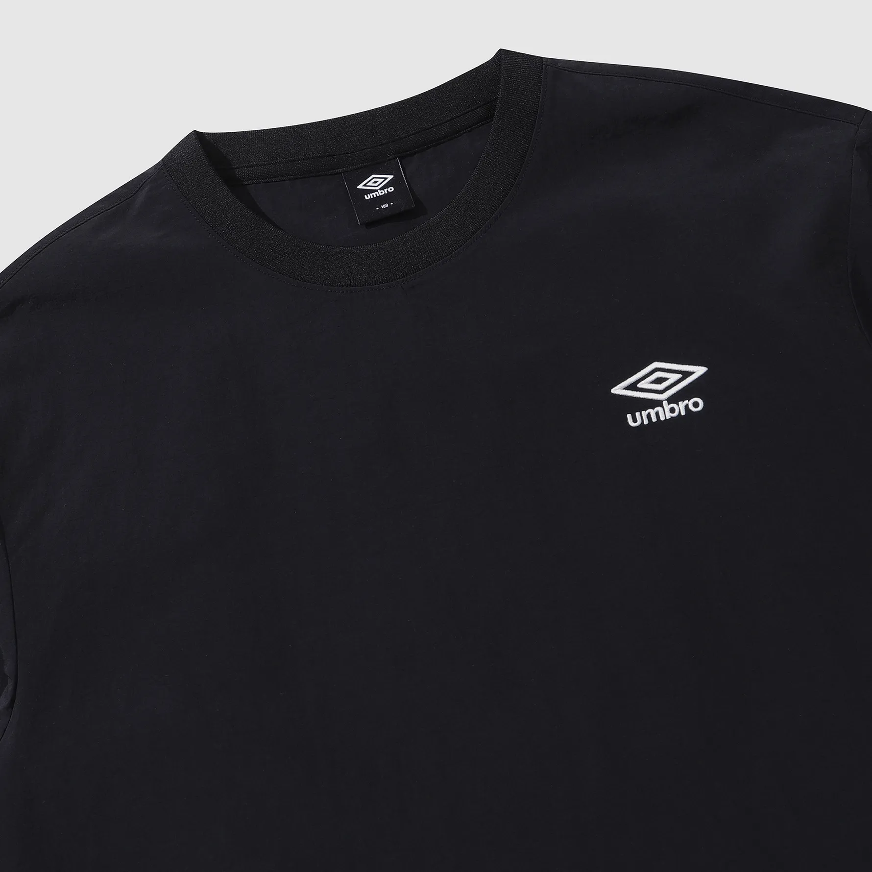 UMBRO  |Nylon U-Neck Plain Short Sleeves T-Shirts